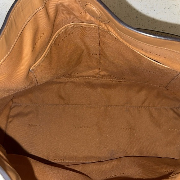 Coach Off-White Leather Shoulder Bag - Picture 8 of 9